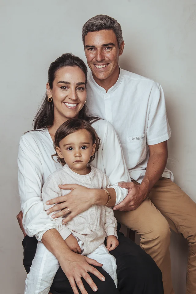 Foto do Dr. Pedro Garcia de Luca com mulher e filho